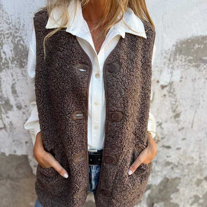 Layla | Dames wintervest van zachte wol met knopen